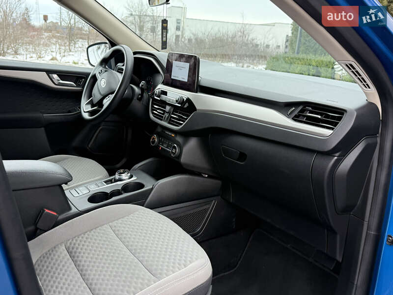 Внедорожник / Кроссовер Ford Escape 2019 в Стрые