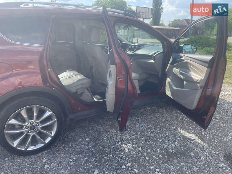 Внедорожник / Кроссовер Ford Escape 2015 в Кривом Роге