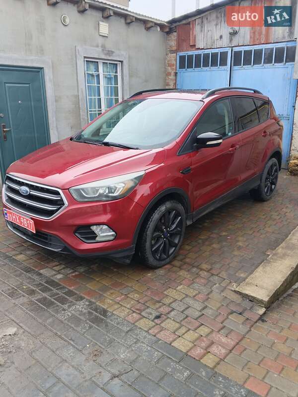 Позашляховик / Кросовер Ford Escape 2017 в Рівному