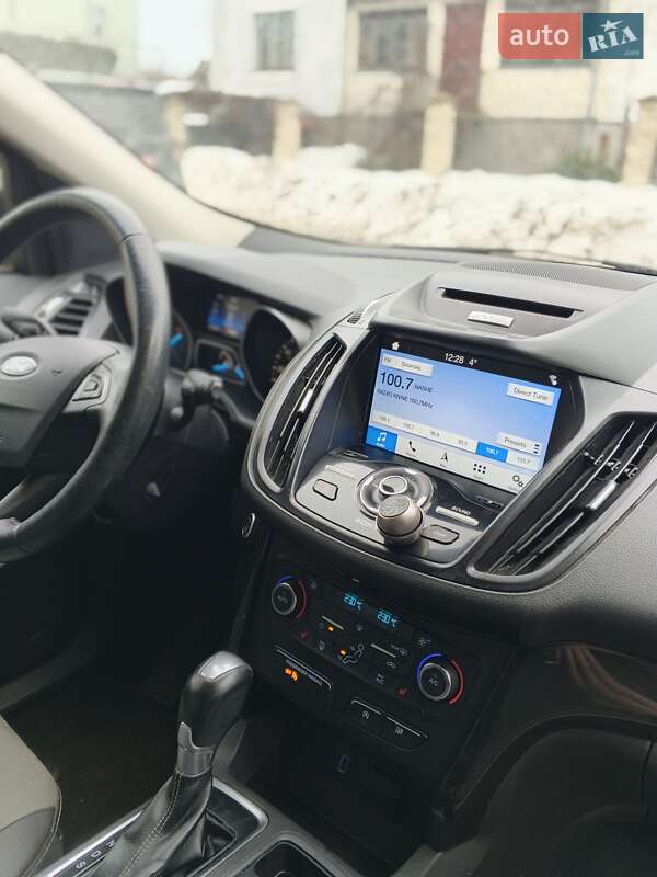 Позашляховик / Кросовер Ford Escape 2017 в Рівному