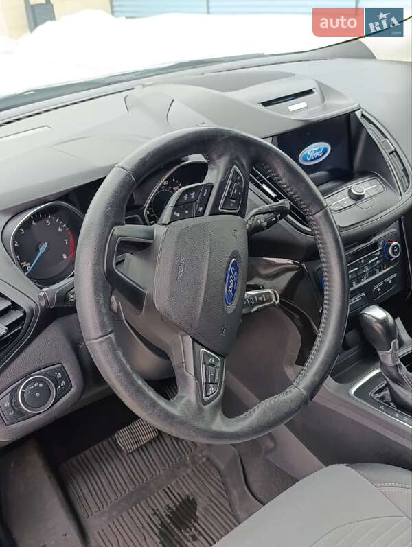 Внедорожник / Кроссовер Ford Escape 2017 в Житомире
