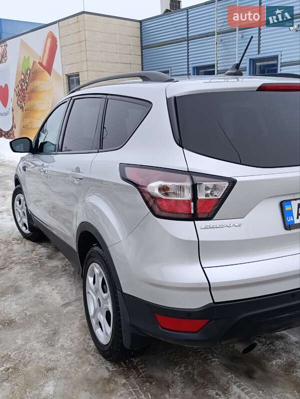 Внедорожник / Кроссовер Ford Escape 2017 в Житомире