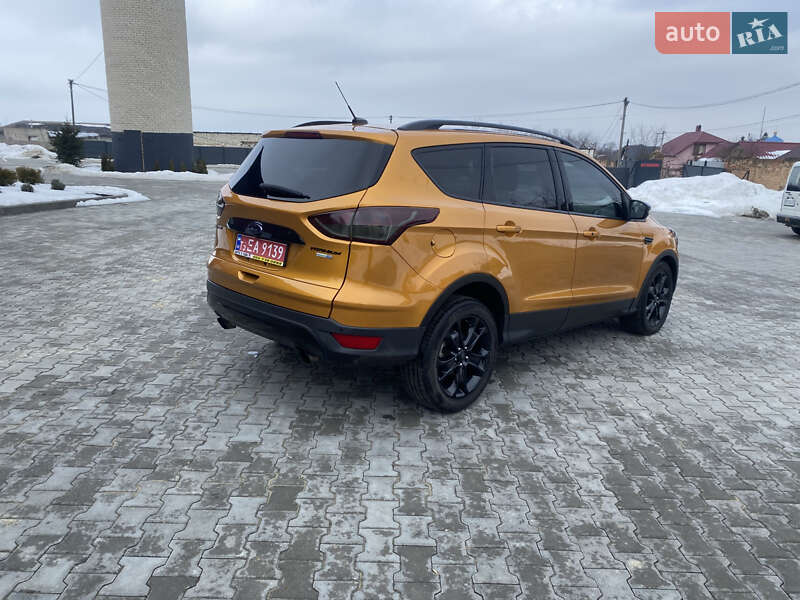 Внедорожник / Кроссовер Ford Escape 2016 в Дубно