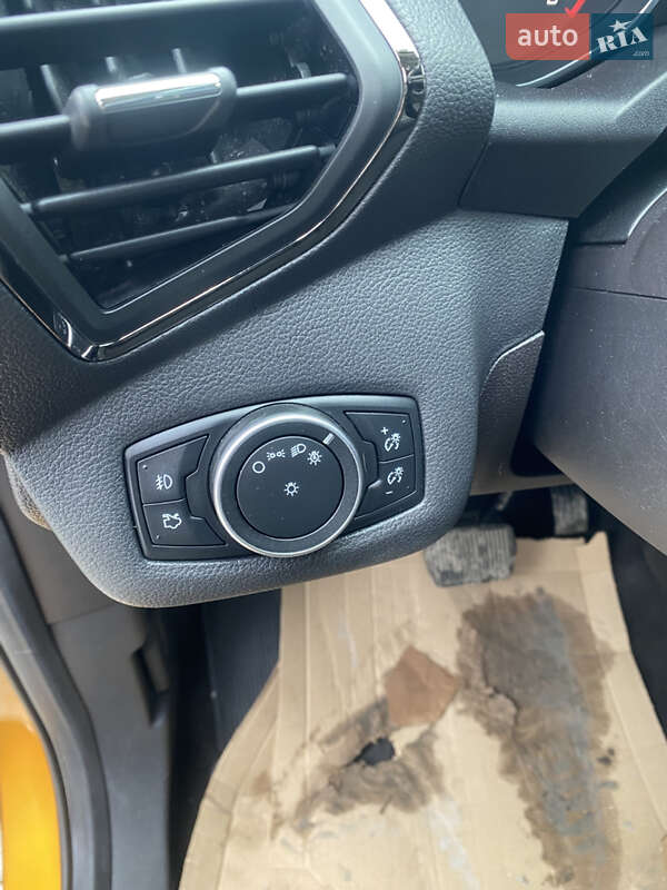 Внедорожник / Кроссовер Ford Escape 2016 в Дубно