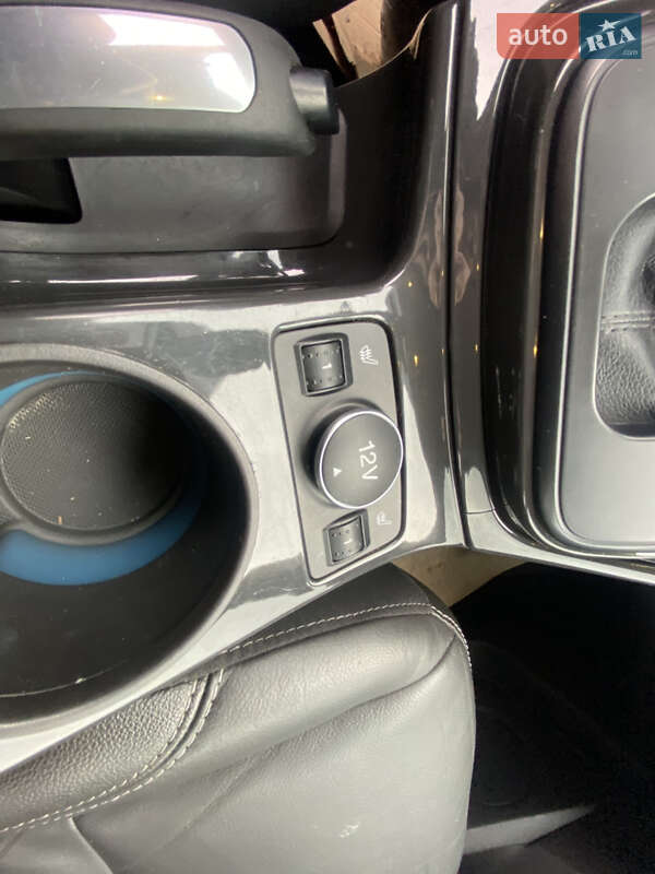 Внедорожник / Кроссовер Ford Escape 2016 в Дубно