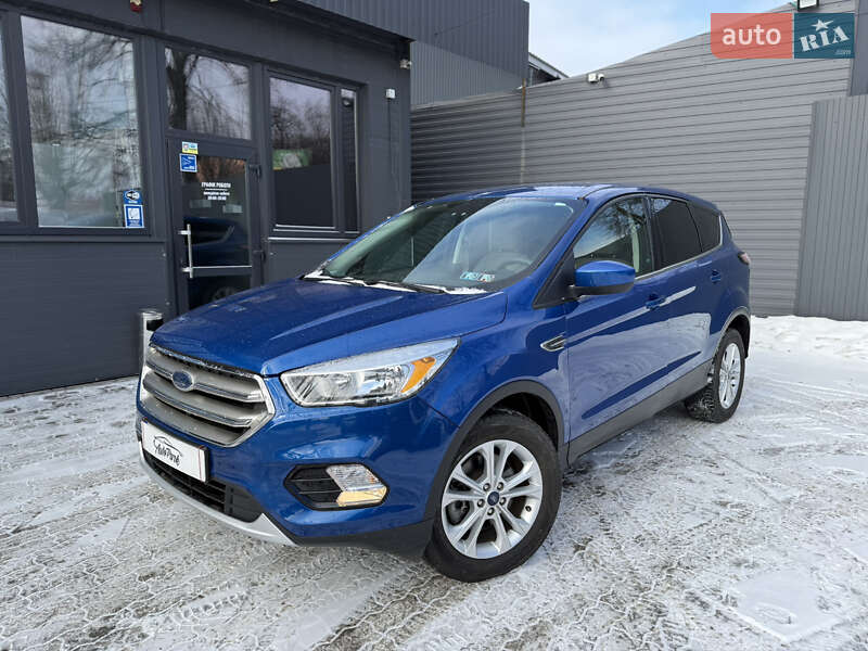 Позашляховик / Кросовер Ford Escape 2017 в Чернівцях