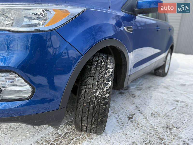 Позашляховик / Кросовер Ford Escape 2017 в Чернівцях