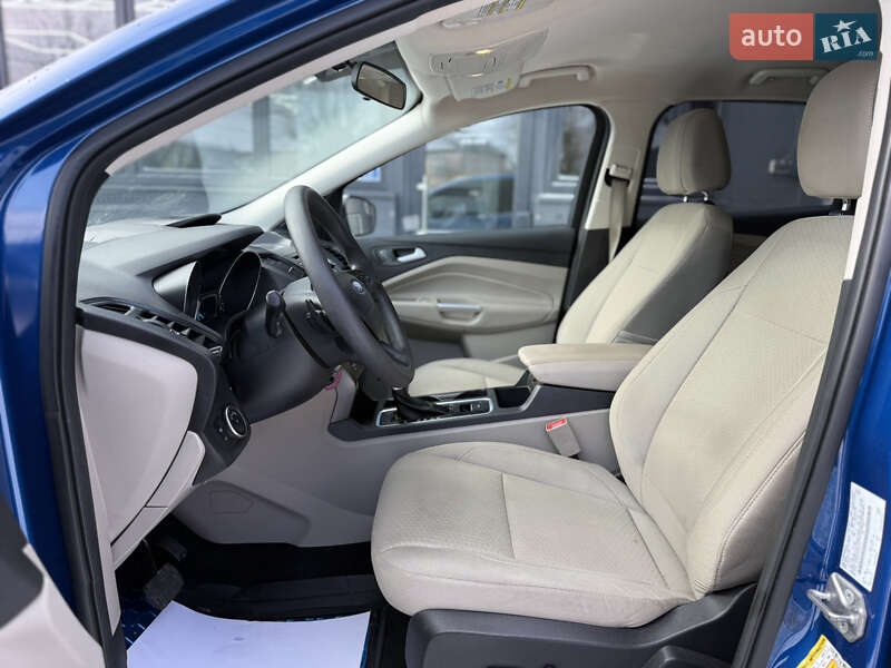 Позашляховик / Кросовер Ford Escape 2017 в Чернівцях