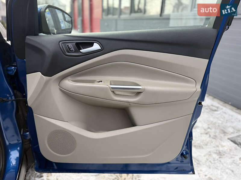 Позашляховик / Кросовер Ford Escape 2017 в Чернівцях