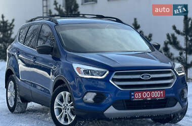 Внедорожник / Кроссовер Ford Escape 2017 в Луцке