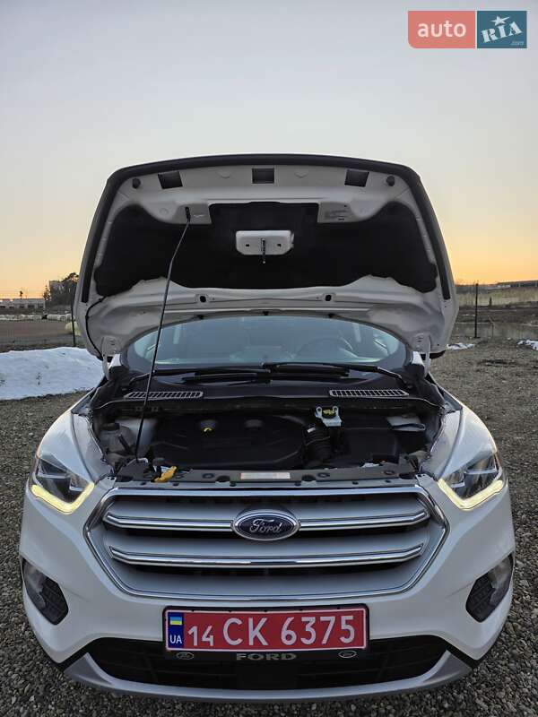 Позашляховик / Кросовер Ford Escape 2018 в Стрию