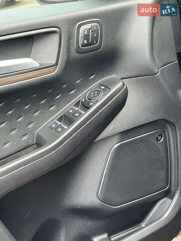 Внедорожник / Кроссовер Ford Escape 2020 в Одессе