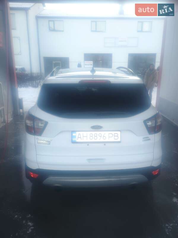 Позашляховик / Кросовер Ford Escape 2017 в Івано-Франківську