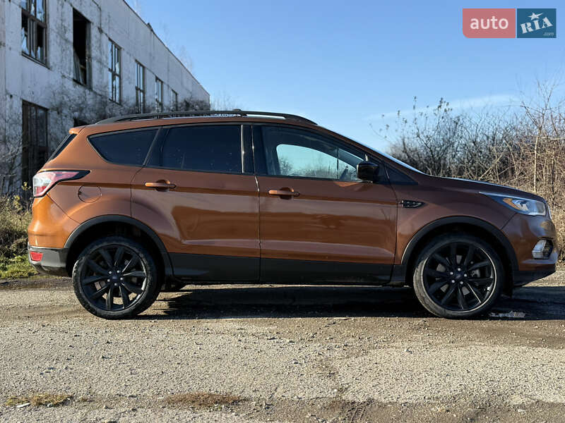 Внедорожник / Кроссовер Ford Escape 2017 в Коломые