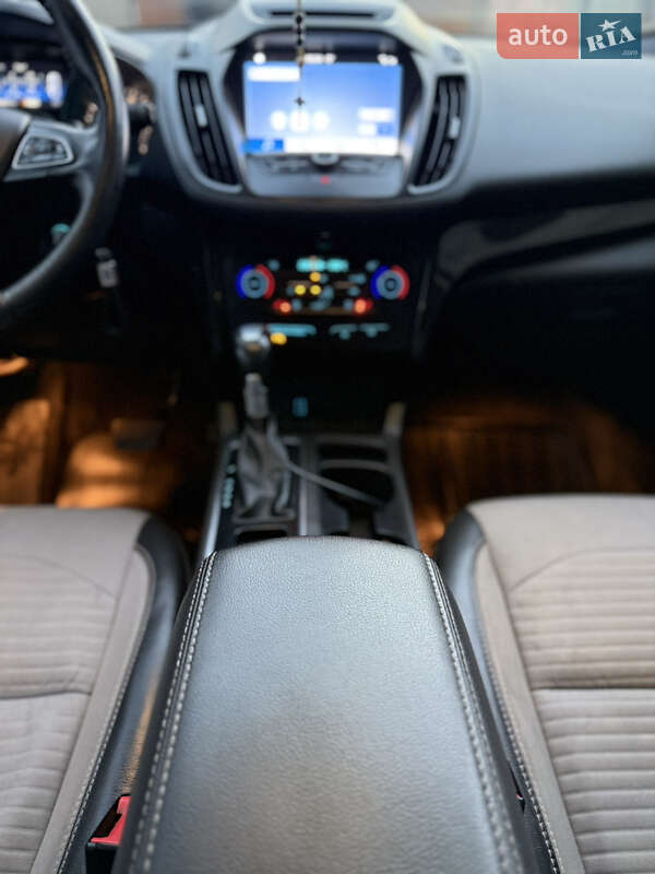 Внедорожник / Кроссовер Ford Escape 2017 в Коломые