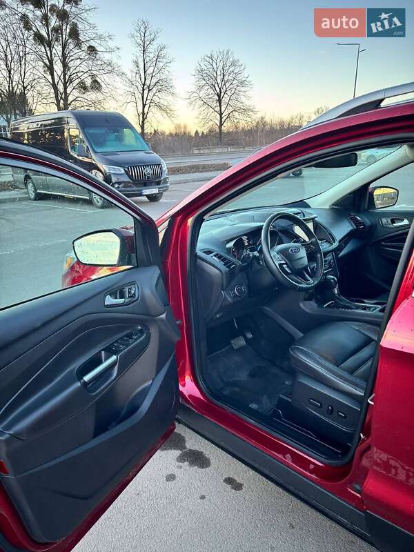 Внедорожник / Кроссовер Ford Escape 2017 в Ровно