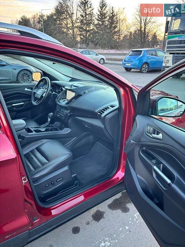 Внедорожник / Кроссовер Ford Escape 2017 в Ровно