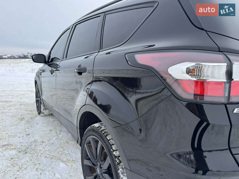 Внедорожник / Кроссовер Ford Escape 2017 в Сумах