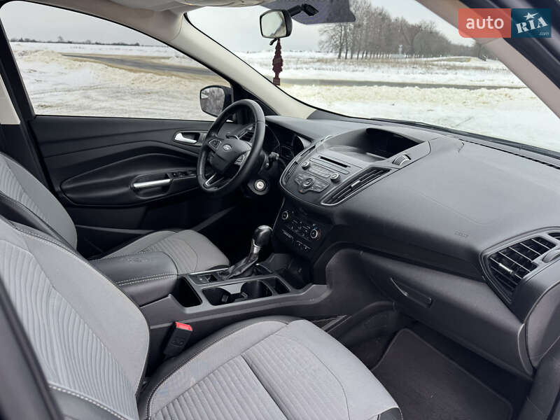 Внедорожник / Кроссовер Ford Escape 2017 в Сумах