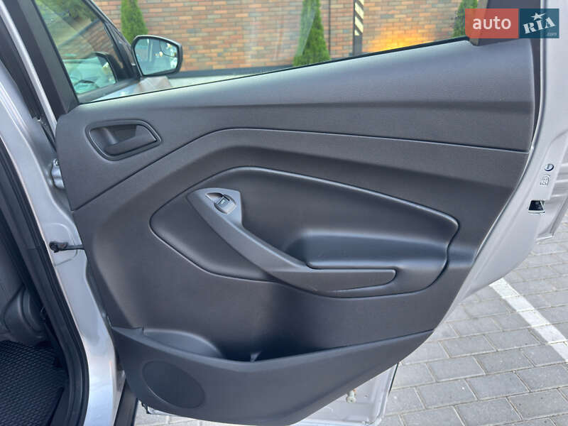 Внедорожник / Кроссовер Ford Escape 2016 в Виннице