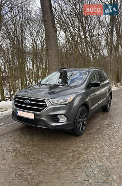 Позашляховик / Кросовер Ford Escape 2016 в Чернівцях