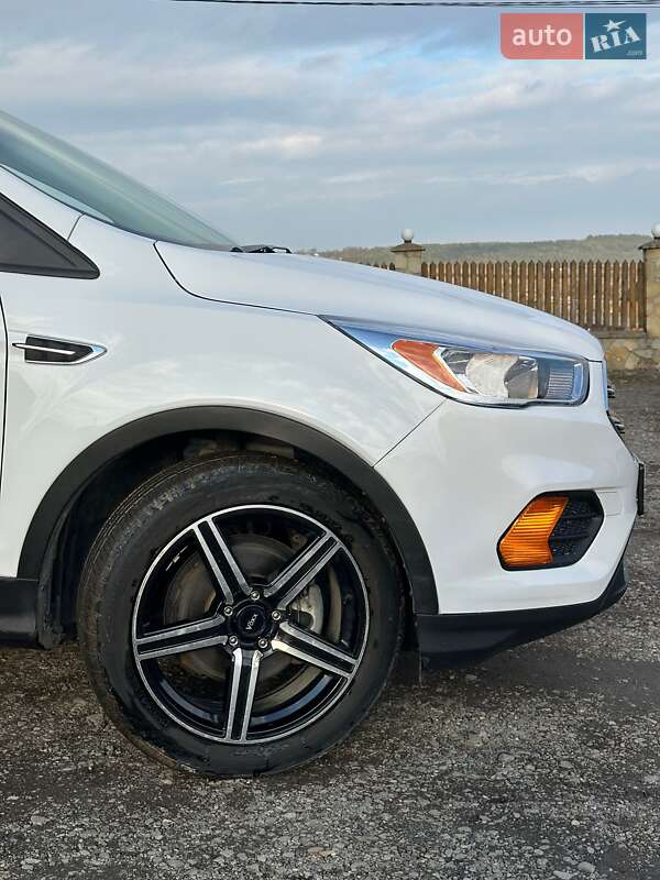 Позашляховик / Кросовер Ford Escape 2018 в Бережанах