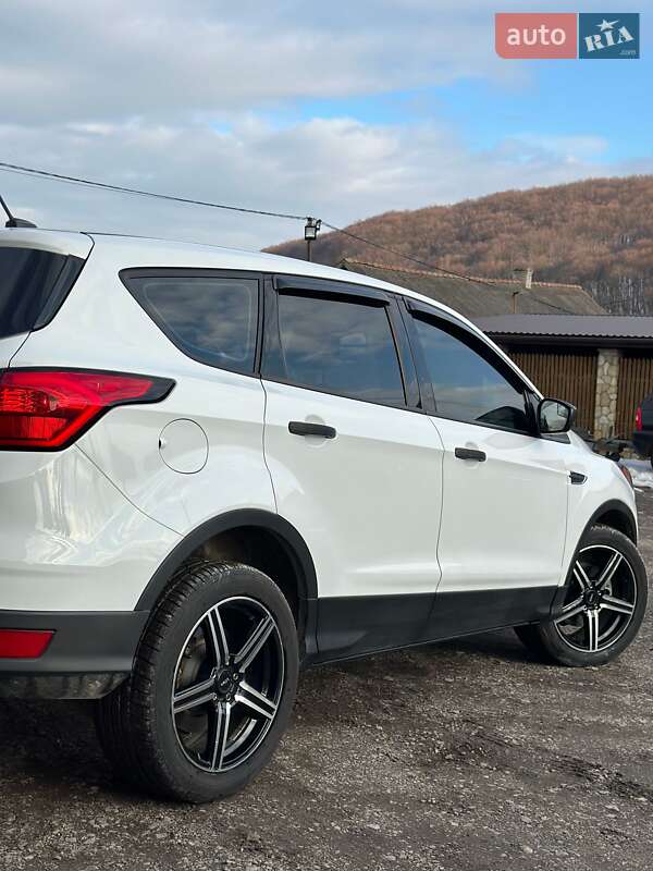 Позашляховик / Кросовер Ford Escape 2018 в Бережанах