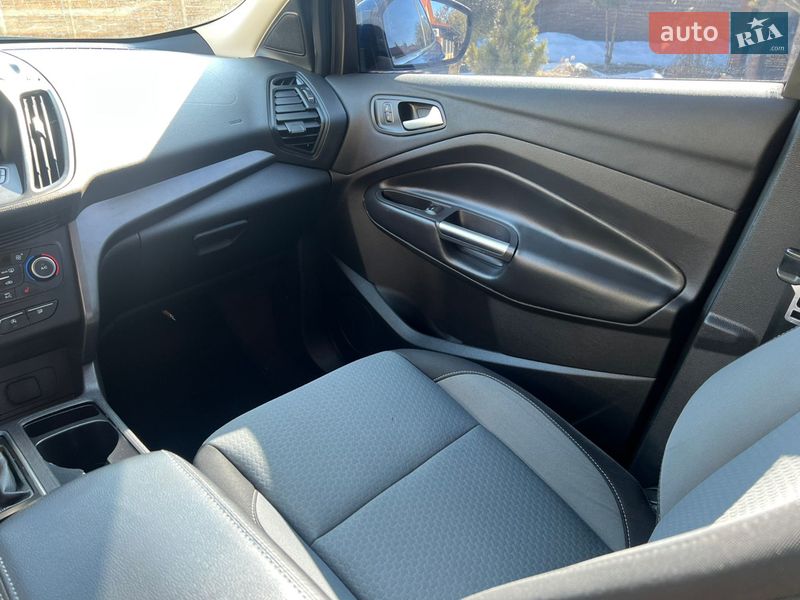 Внедорожник / Кроссовер Ford Escape 2018 в Дубно