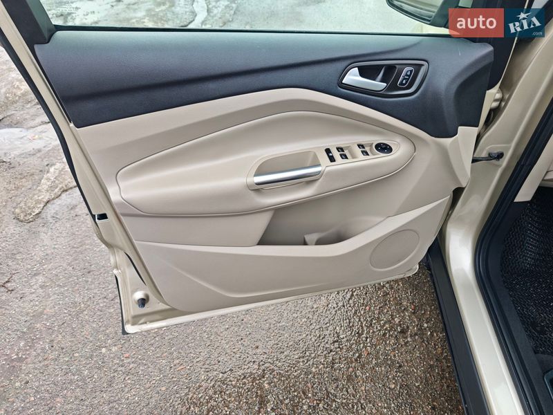 Внедорожник / Кроссовер Ford Escape 2017 в Сумах