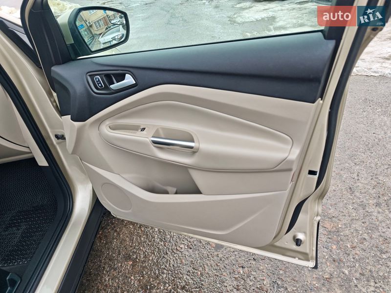 Внедорожник / Кроссовер Ford Escape 2017 в Сумах