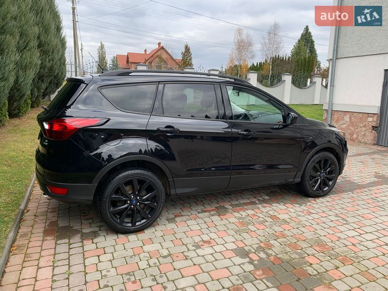 Позашляховик / Кросовер Ford Escape 2019 в Дрогобичі