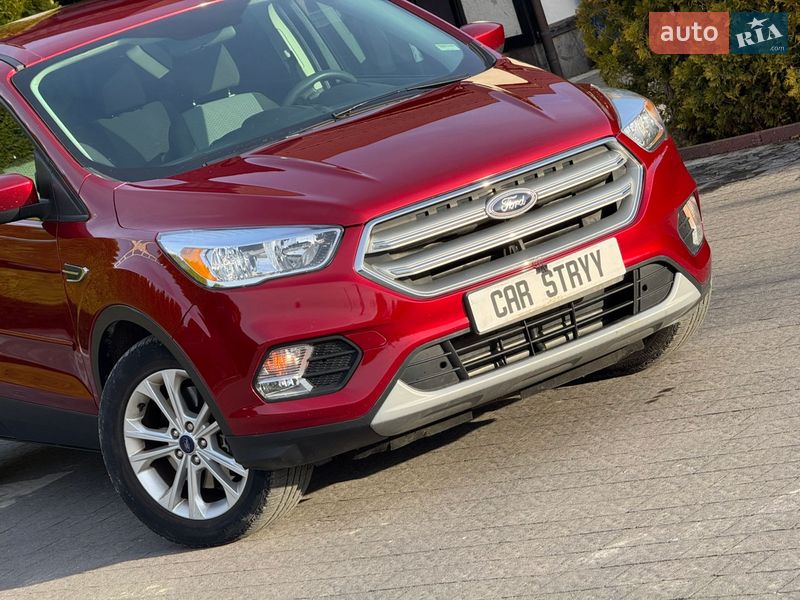 Внедорожник / Кроссовер Ford Escape 2016 в Стрые