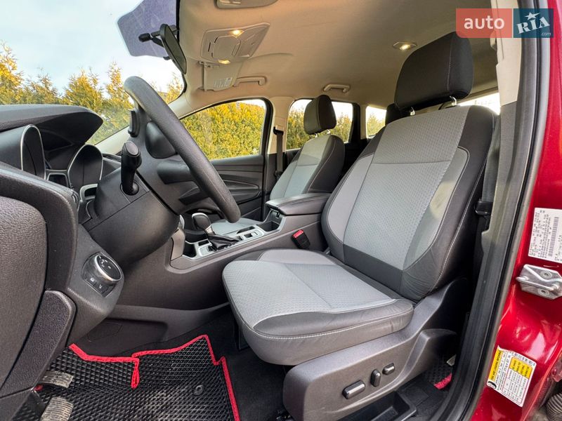 Внедорожник / Кроссовер Ford Escape 2016 в Стрые