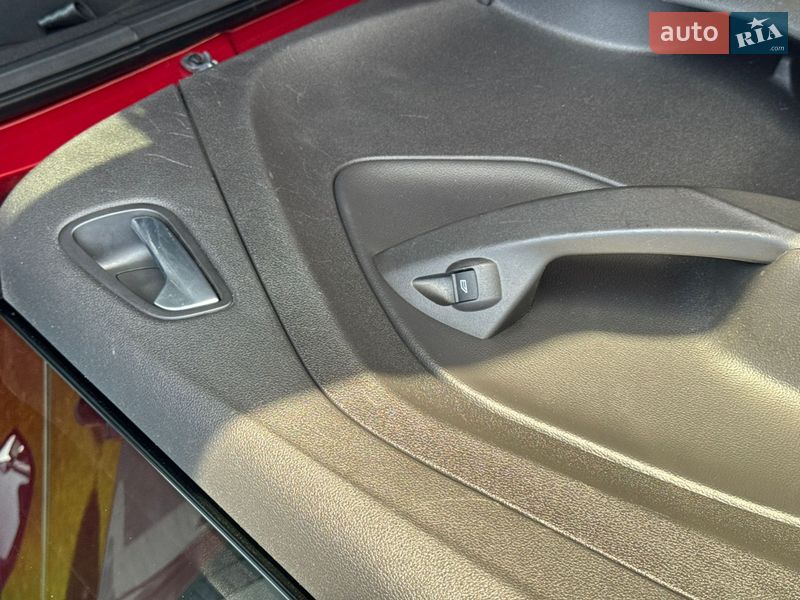 Внедорожник / Кроссовер Ford Escape 2016 в Стрые