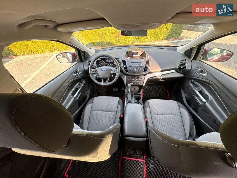 Внедорожник / Кроссовер Ford Escape 2016 в Стрые