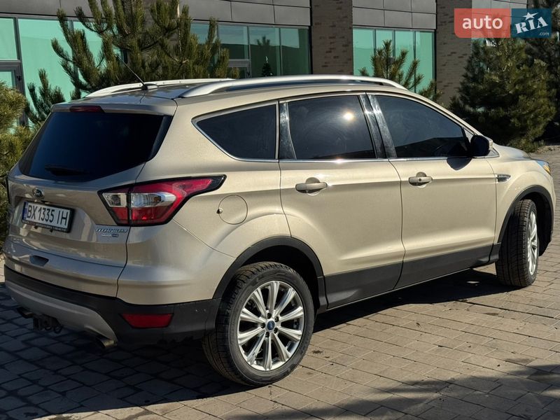 Внедорожник / Кроссовер Ford Escape 2017 в Хмельницком