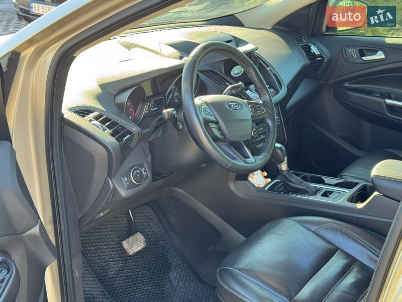 Внедорожник / Кроссовер Ford Escape 2017 в Хмельницком