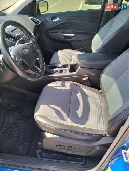 Позашляховик / Кросовер Ford Escape 2016 в Івано-Франківську