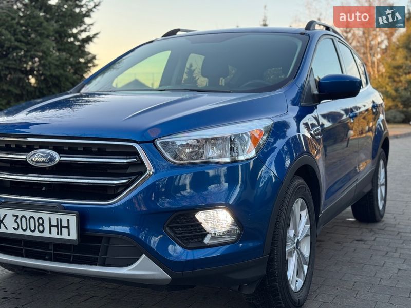 Внедорожник / Кроссовер Ford Escape 2016 в Сарнах