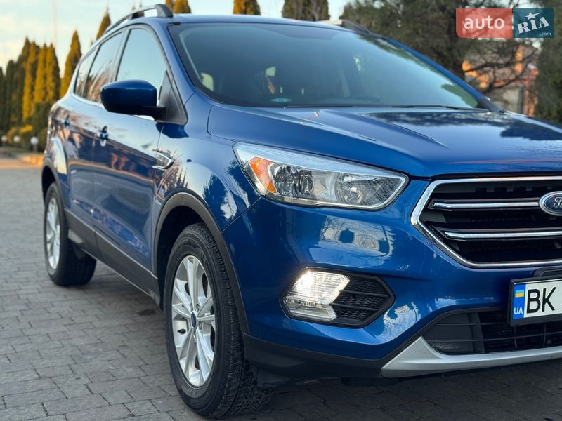 Внедорожник / Кроссовер Ford Escape 2016 в Сарнах