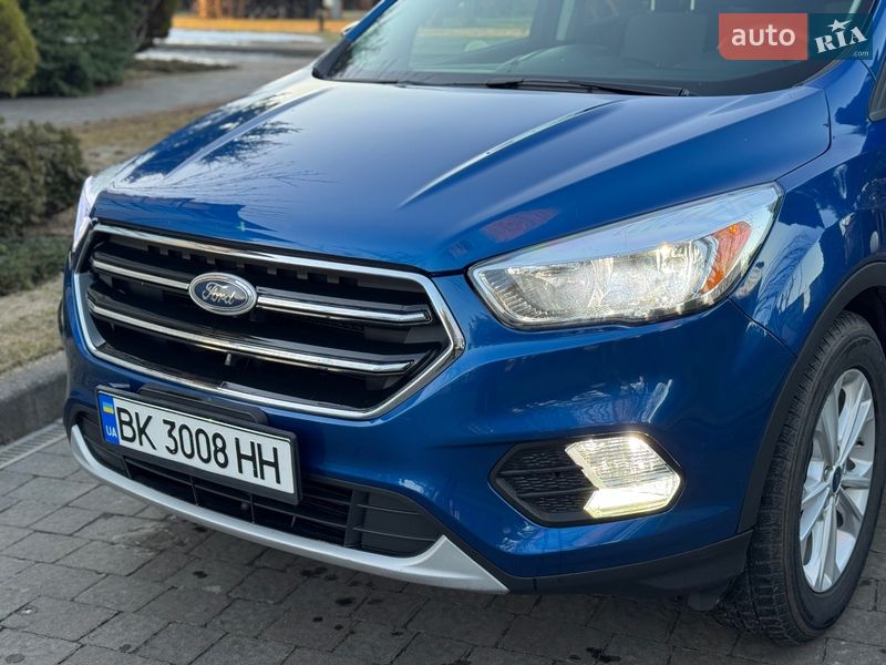 Внедорожник / Кроссовер Ford Escape 2016 в Сарнах
