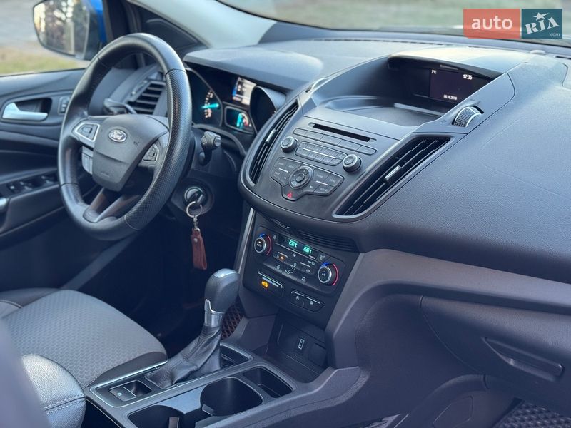 Внедорожник / Кроссовер Ford Escape 2016 в Сарнах