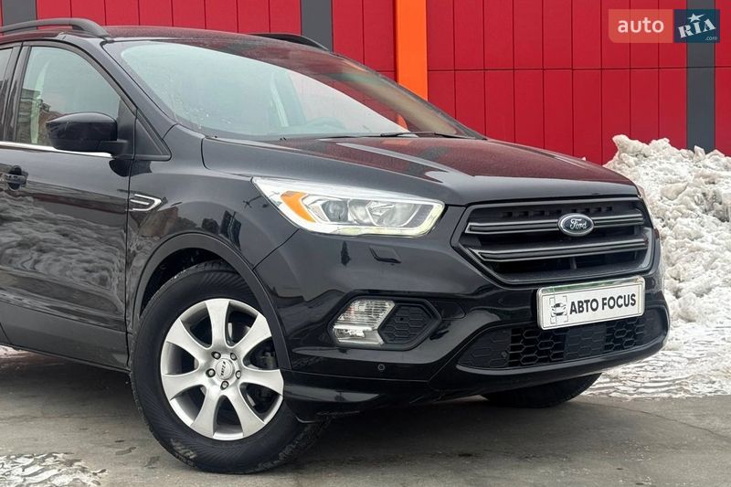 Внедорожник / Кроссовер Ford Escape 2017 в Киеве