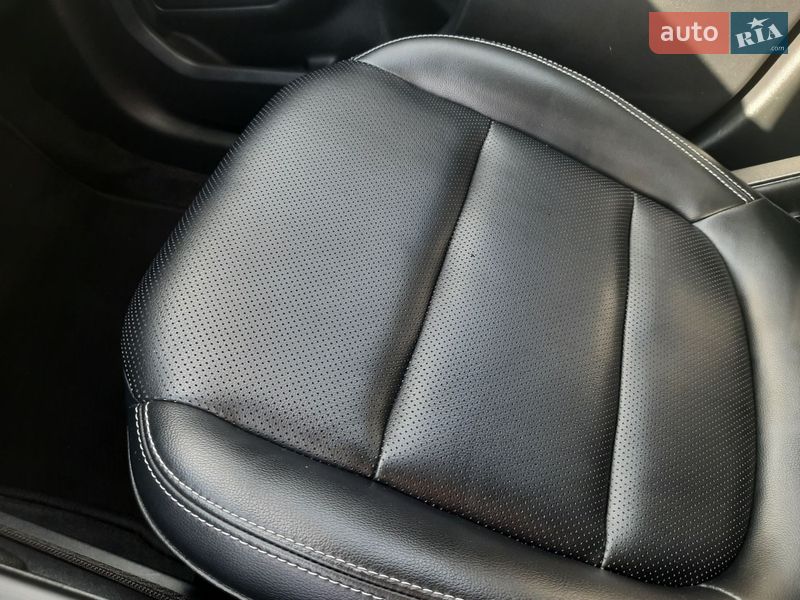 Позашляховик / Кросовер Ford Escape 2019 в Чернівцях