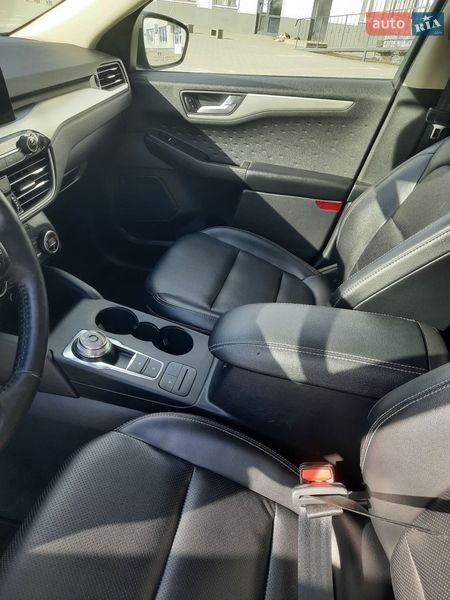 Позашляховик / Кросовер Ford Escape 2019 в Чернівцях