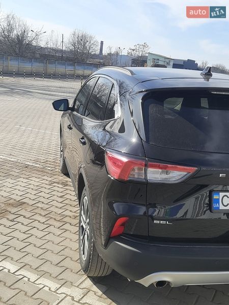 Позашляховик / Кросовер Ford Escape 2019 в Чернівцях
