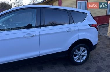 Внедорожник / Кроссовер Ford Escape 2017 в Ровно