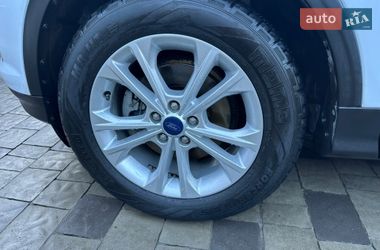 Внедорожник / Кроссовер Ford Escape 2017 в Ровно