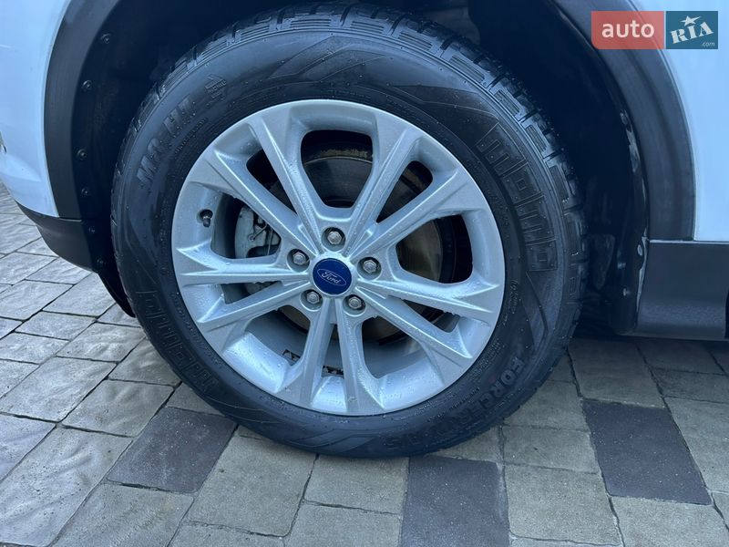 Позашляховик / Кросовер Ford Escape 2017 в Рівному