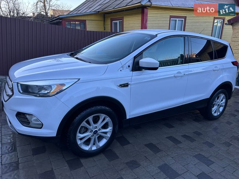 Позашляховик / Кросовер Ford Escape 2017 в Рівному